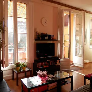 central-garden-hostal.hotelscatalonia.net/